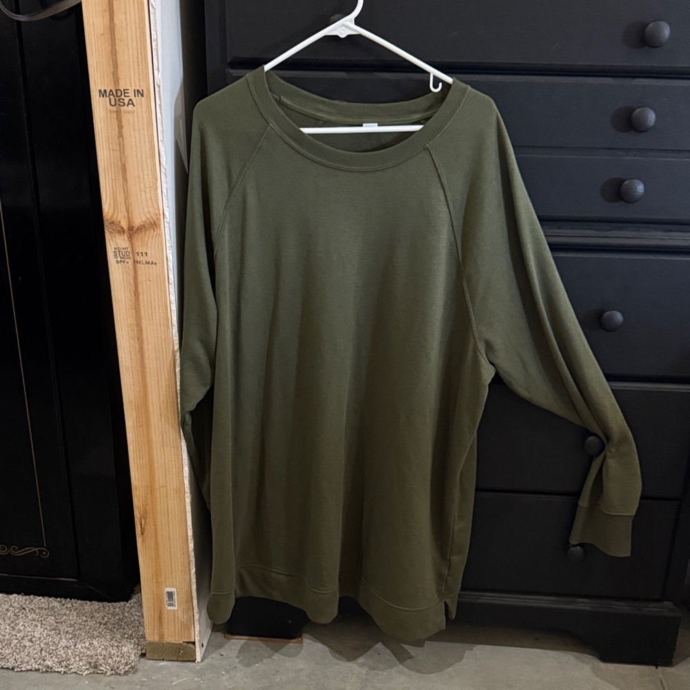 Old Navy Men's Crewneck Sweater in Forest Green
